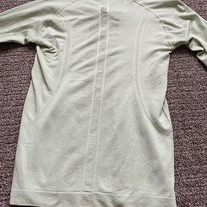 ATHLETIC TOP WITH LULULEMON LOGO💚🌴